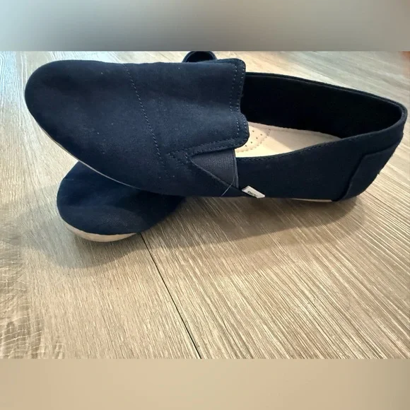 TOMS Men's Slip-On Loafers in Navy Blue - Picture 5 of 7